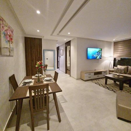 Modern Luxury Retreat: 2-Bedroom Apartment In The Heart Of Marrakech マラケシュ エクステリア 写真