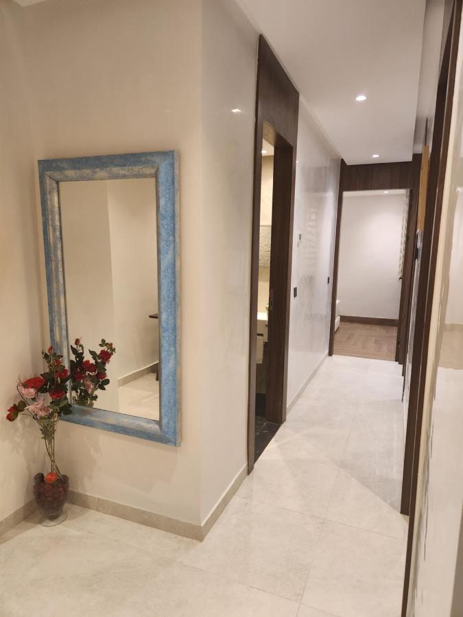 Modern Luxury Retreat: 2-Bedroom Apartment In The Heart Of Marrakech マラケシュ エクステリア 写真