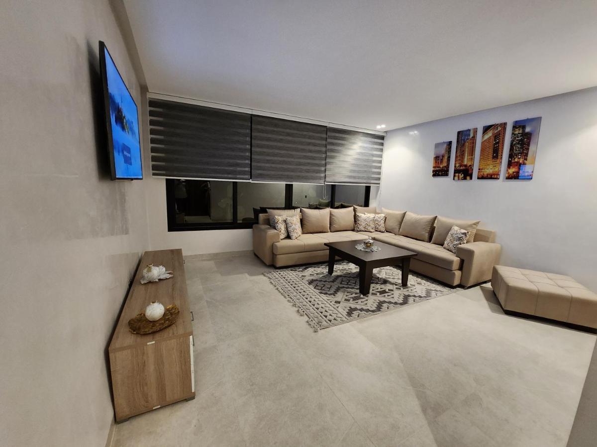 Modern Luxury Retreat: 2-Bedroom Apartment In The Heart Of Marrakech マラケシュ エクステリア 写真