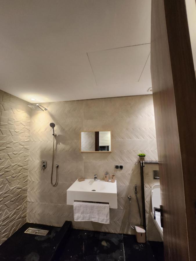 Modern Luxury Retreat: 2-Bedroom Apartment In The Heart Of Marrakech マラケシュ エクステリア 写真